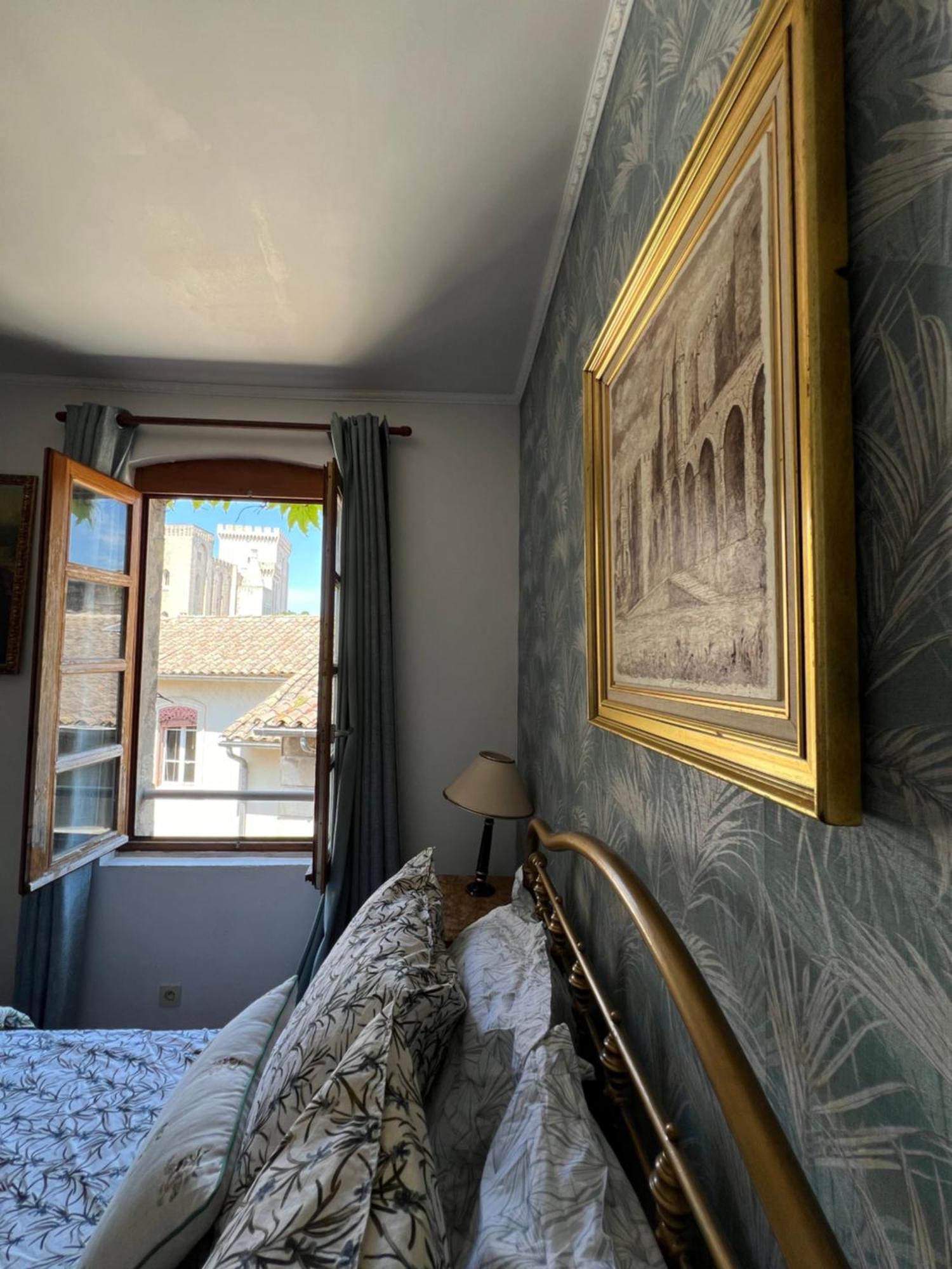 Appartement Rénové, Vue Sur Palais Des Papes, Terrasse Et Wifi Troisieme Etage *
