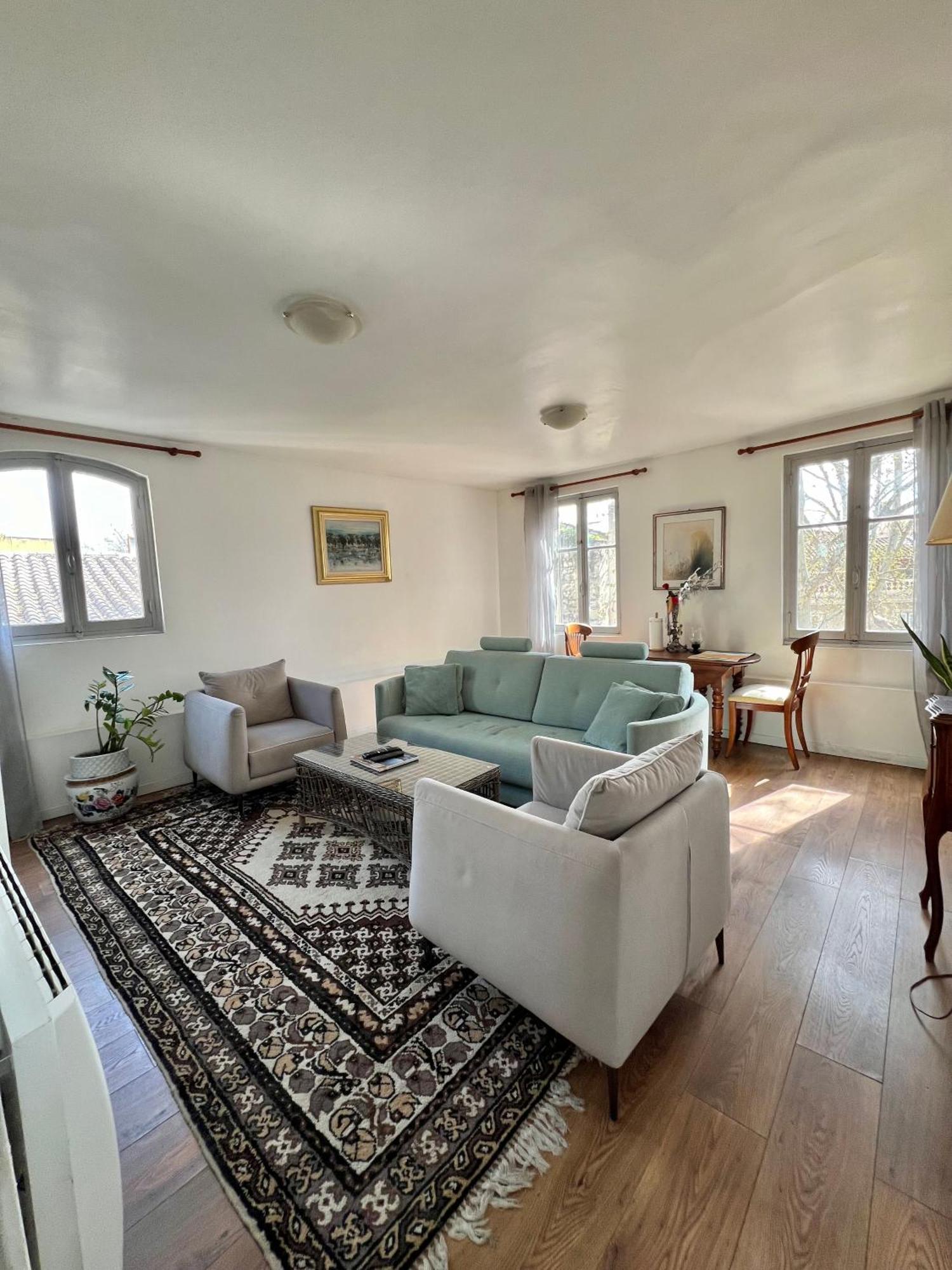 Apartment Renove, Vue Sur Palais Des Papes, Terrasse Et Wifi Troisieme Etage Avignon
